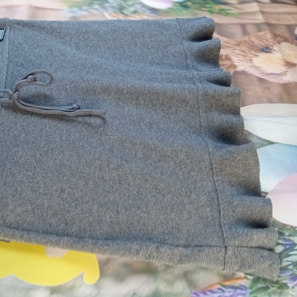 👕 Express Gray Ruffle Hem Skirt - Picture 3 of 5